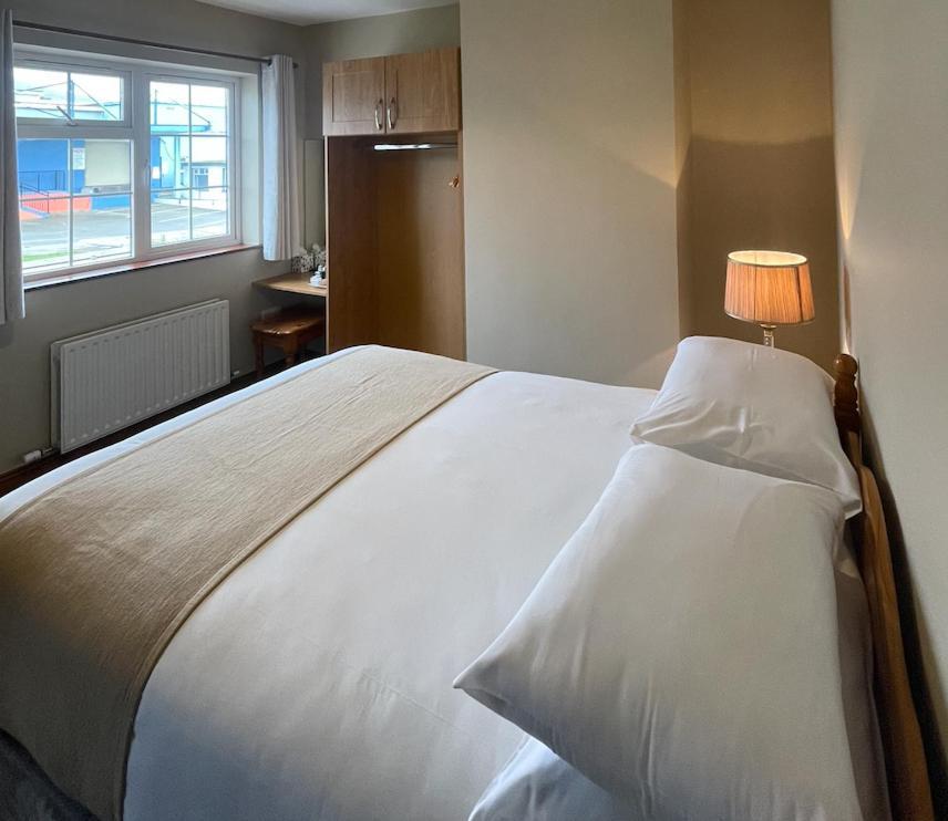 Dingle Harbour Nights Hotel Exterior photo