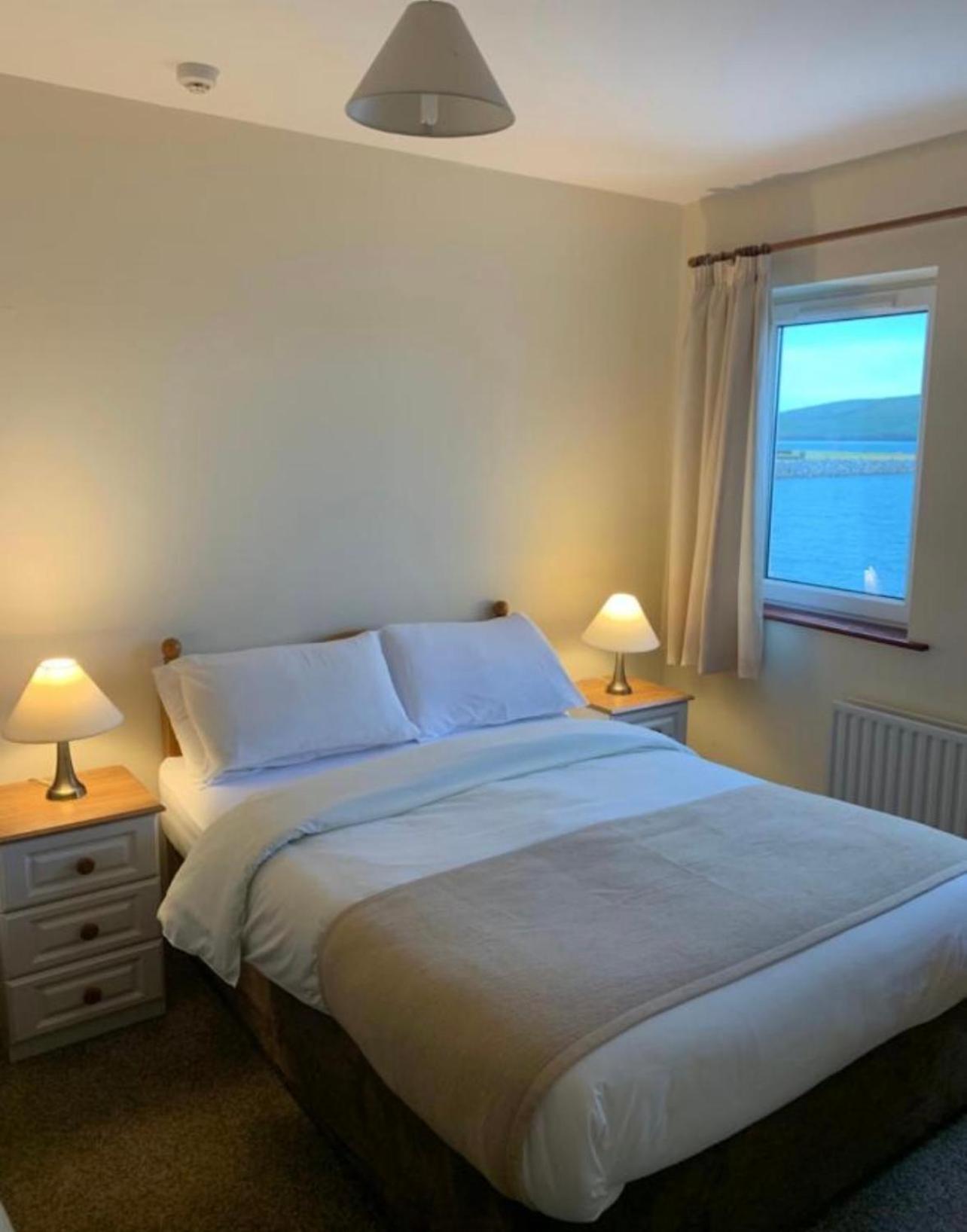 Dingle Harbour Nights Hotel Exterior photo